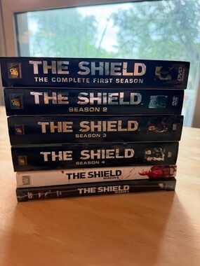 The Shield DVD Box Set Seasons 1-6 - Black